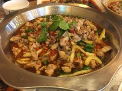 -兔行天下-鸿鹤鲜锅兔(中海国际店)