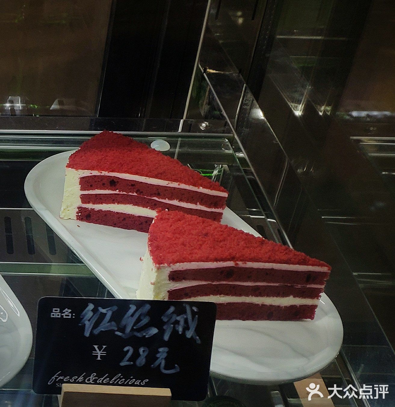 喝完咖啡默默带走了杯子[调皮]
