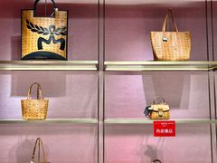 -百年港湾奥特莱斯(香炉礁店)