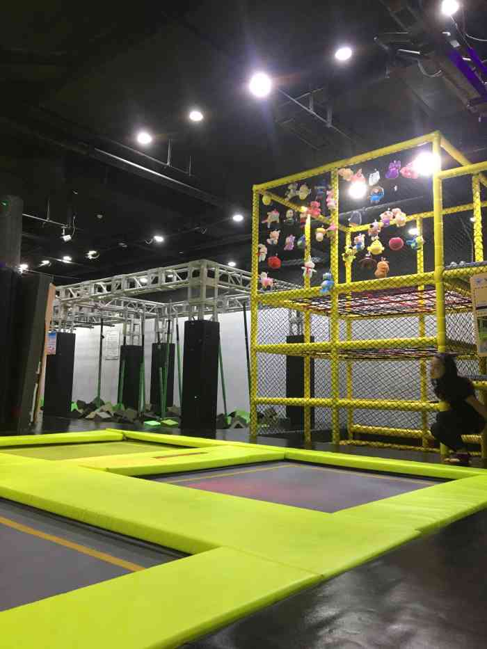 air ballet 空中芭蕾蹦床-"地方很好找,进场之前会有个小哥哥带着拉拉