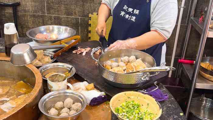 老字号段家煮锅-"吃法是这样的:煮锅每人一碗是固定套餐,大.