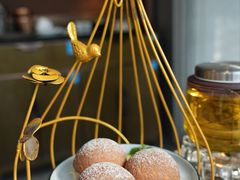 原创脆皮梅子叉烧包-广州酒家(天字码头店)