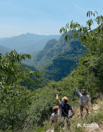 特别适合带孩子来玩的小景点。可以爬山可以玩水