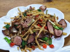 酸笋炒腊肉-牛八宝桂林米粉(八里庄店)