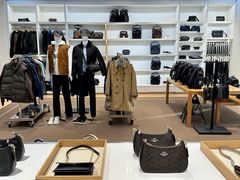 -百年港湾奥特莱斯(香炉礁店)