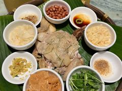 竹筛捞起灵芝鸡-园林美食城·本土农家菜(杨和镇店)