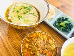 -裕兴记·蟹黄面馆养育巷精选店面馆