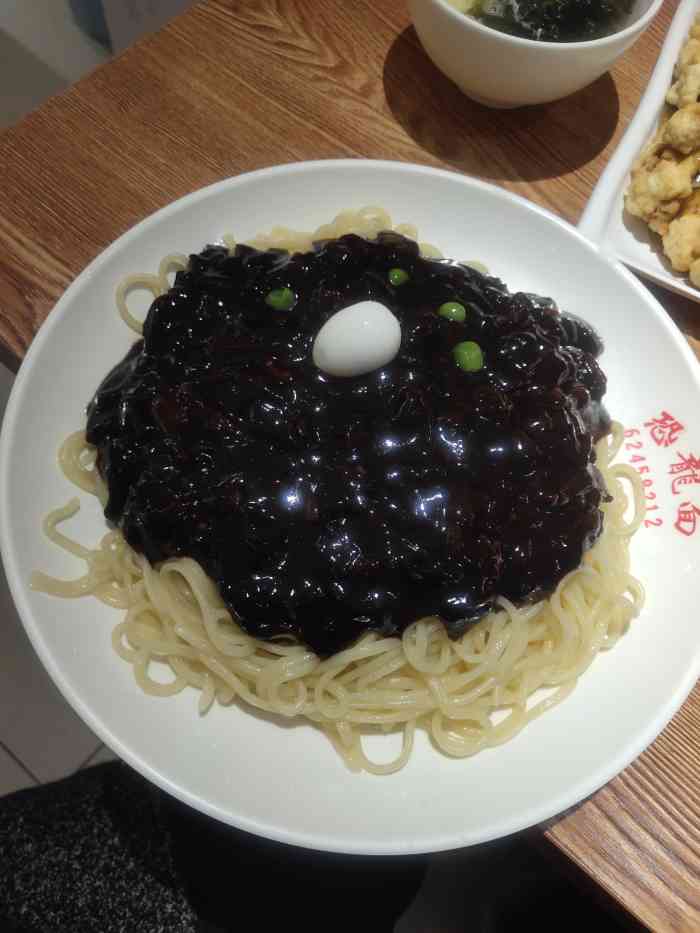 老板热情有礼貌 东西味道不错 只是鸡肉给的有点少