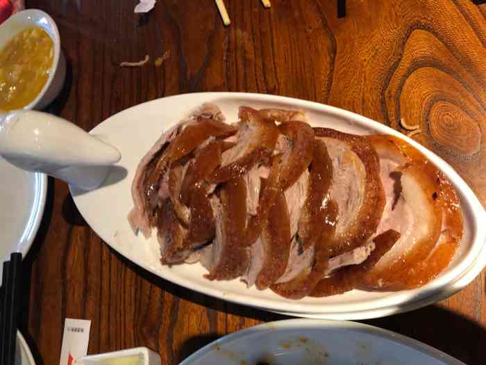 北京老铺烤鸭(第五国际店)-"烤鸭味道说得过去吧,但是鸭肉的摆盘太差