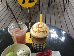 -莓园冰淇淋店