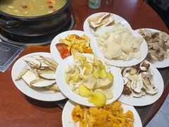 -菌之家·专业纯野生菌火锅·特色炒菌