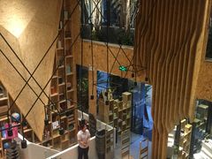 -新华里咖啡书吧(新华书店小寨店)