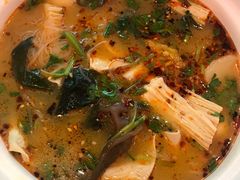 -小蛮椒麻辣烫·麻辣拌(青浦宝龙店)