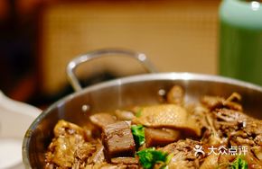Latte Beer Duck Hot Pot