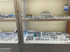 -无奔眼镜·蔡司·依视路授权店(朝阳大悦城店)