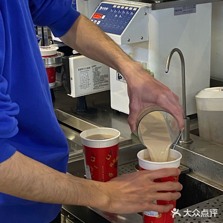 这家新开的奶茶店！新年竟然送钱？！