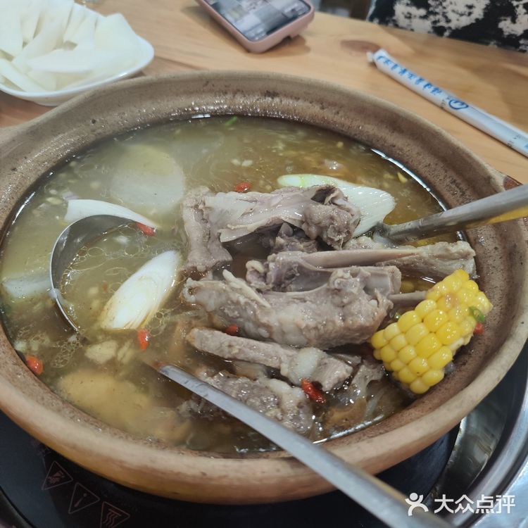 藏在吕厝的小店没想到这么火爆 一到晚上就座无虚席