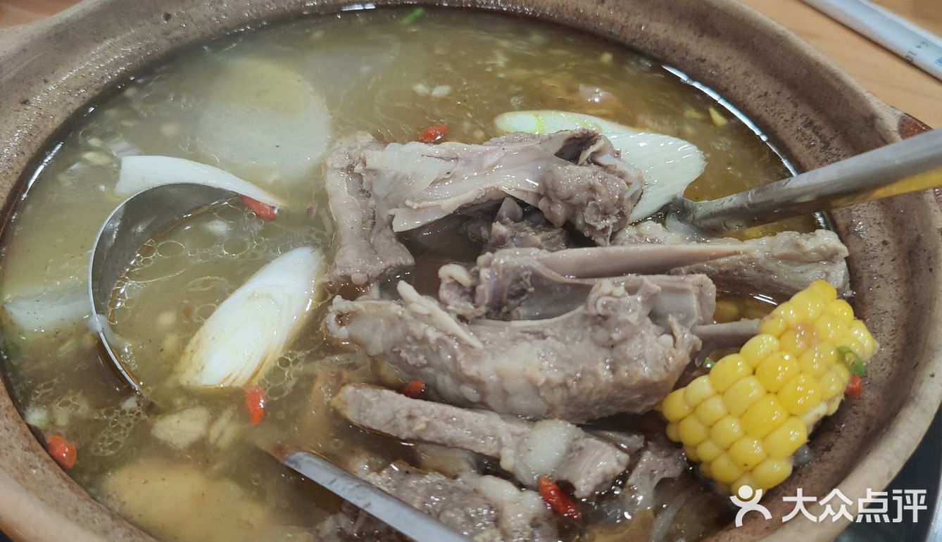 藏在吕厝的小店没想到这么火爆 一到晚上就座无虚席