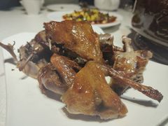 手撕乳鸽-琬苑鸽庄·川粤融合菜(解放碑总店)