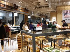 面包甜点陈列柜-七鲜超市(瑞虹天地太阳宫店)
