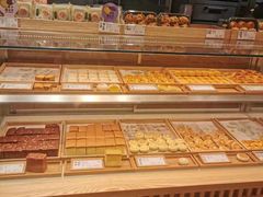 面包甜点陈列柜-泸溪河桃酥(欧尚店)