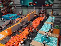 -极限PLAY运动娱乐新世界·团建派对表演休闲馆·室内高空游乐园