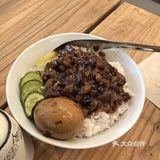东西也好吃，尤其喜欢卤肉饭和蒜泥鲜蚵
