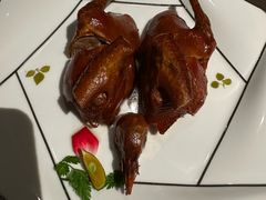 香茅脆皮乳鸽-深圳美高梅酒店-品聚嘉府中餐厅