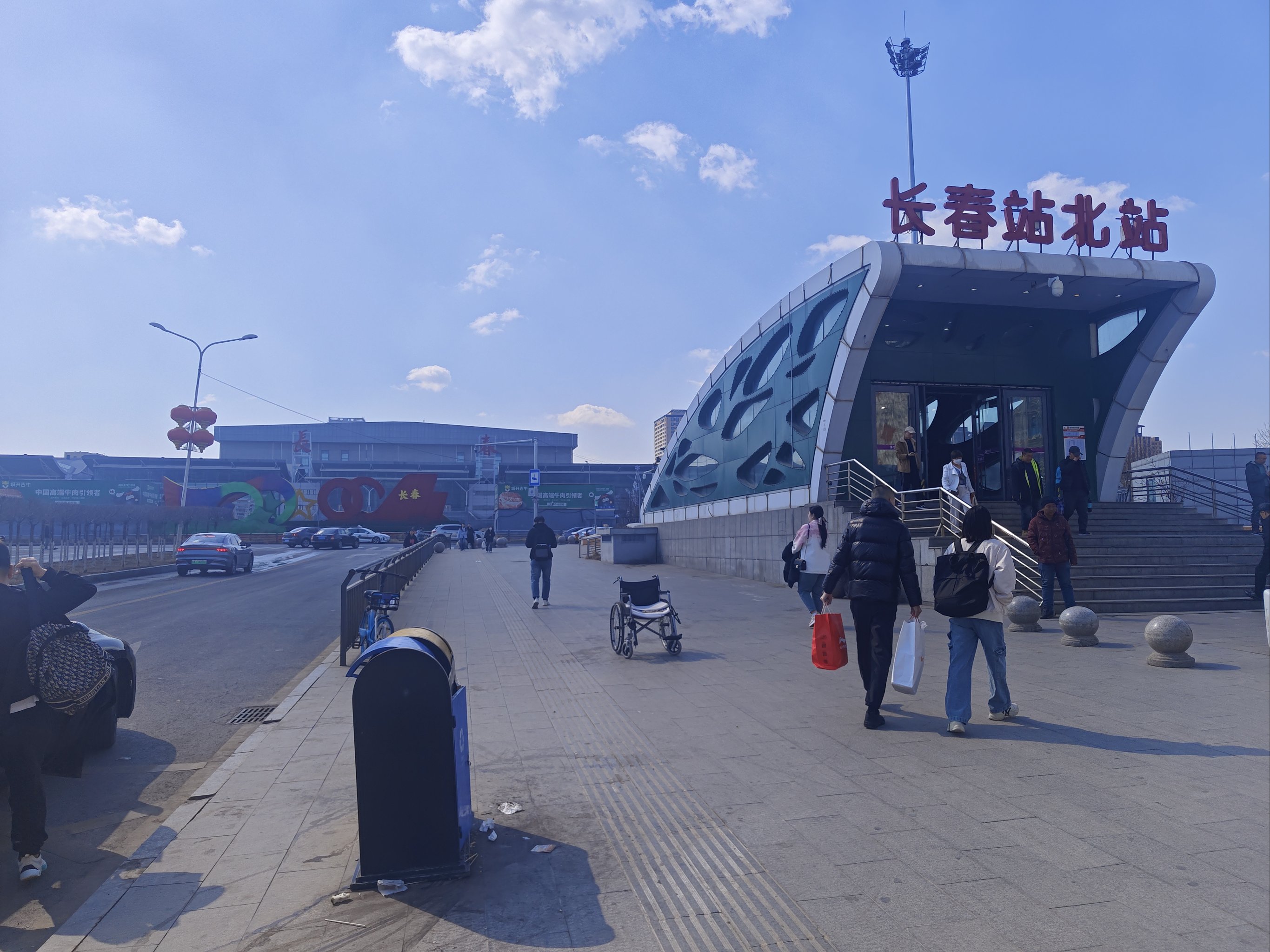 长春站出站口图片