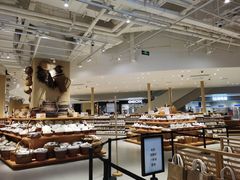 面包甜点陈列柜-七鲜超市(瑞虹天地太阳宫店)