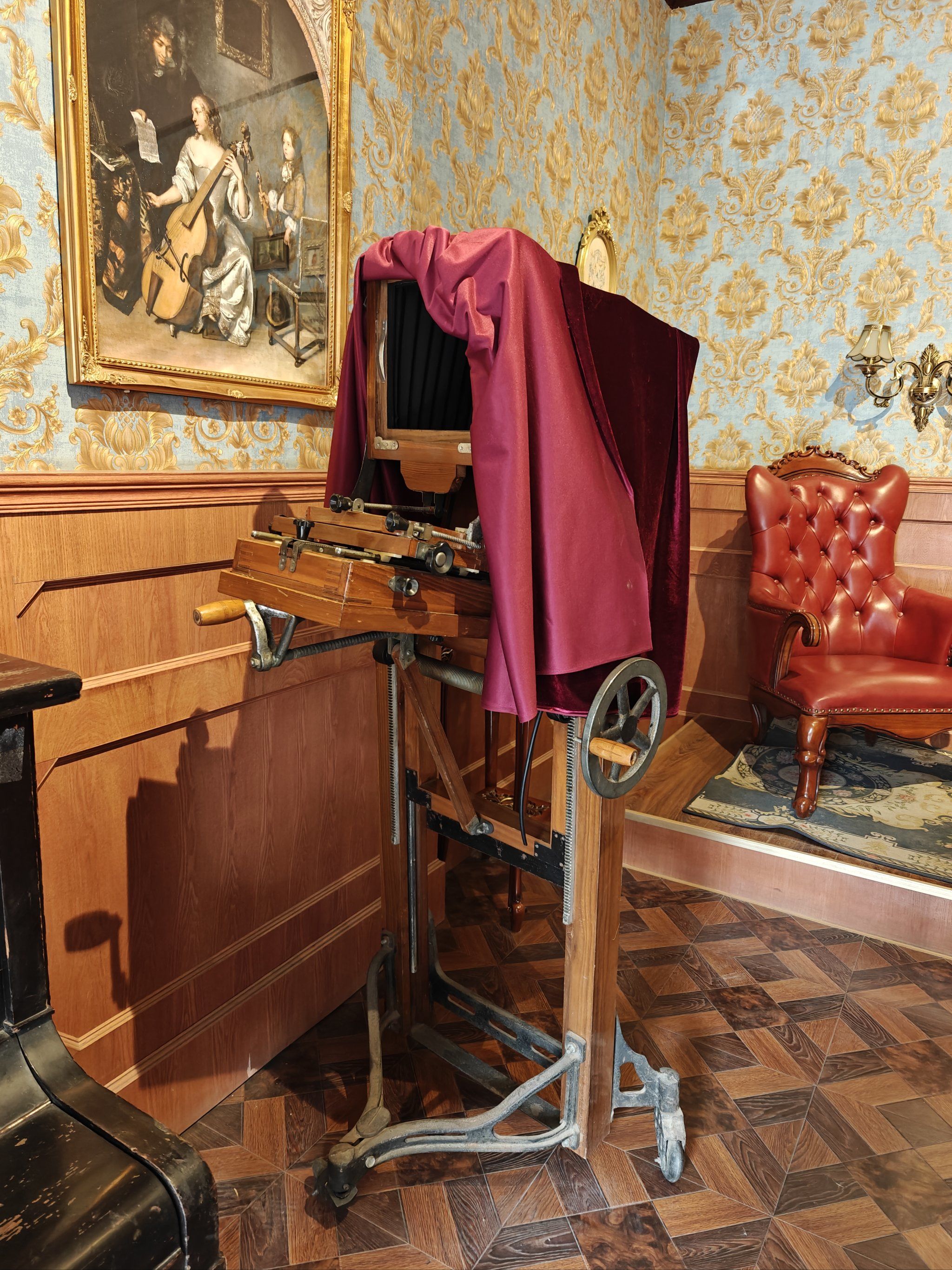 皇宫舞会,春和大戏院,聚风当铺,鹤竹堂药铺,仙宫理发店,鼎张照相馆,春