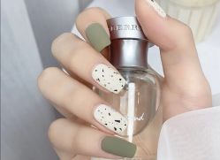 -雪奈传统美甲美睫