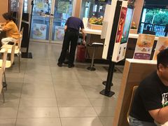-麦当劳(轻轨曹杨路店)