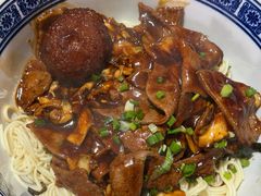 蛤蜊猪肝拌面+虎皮蛋-沪西老弄堂面馆(定西路店)