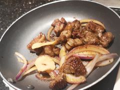 铁板蒜子烧雪花牛肉-樱之盛宴·蟹料理海鲜自助(前进大街店)