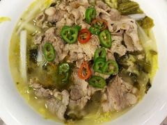 酸汤金菇肥牛-六婶西关小厨(光塔路店)