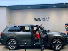 -理想汽车(世纪汇店)