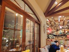 -月亮眼花园餐厅书吧酒吧