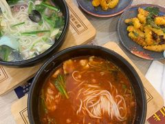 -花馬肆.云南过桥米线(汉神购物广场现场熬汤店)