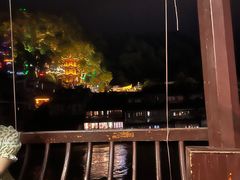 -临江餐馆二楼美食部落