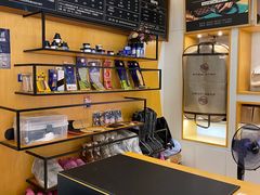 -爱革·奢品·鞋包·衣物·家居(金桥国际商业广场店)