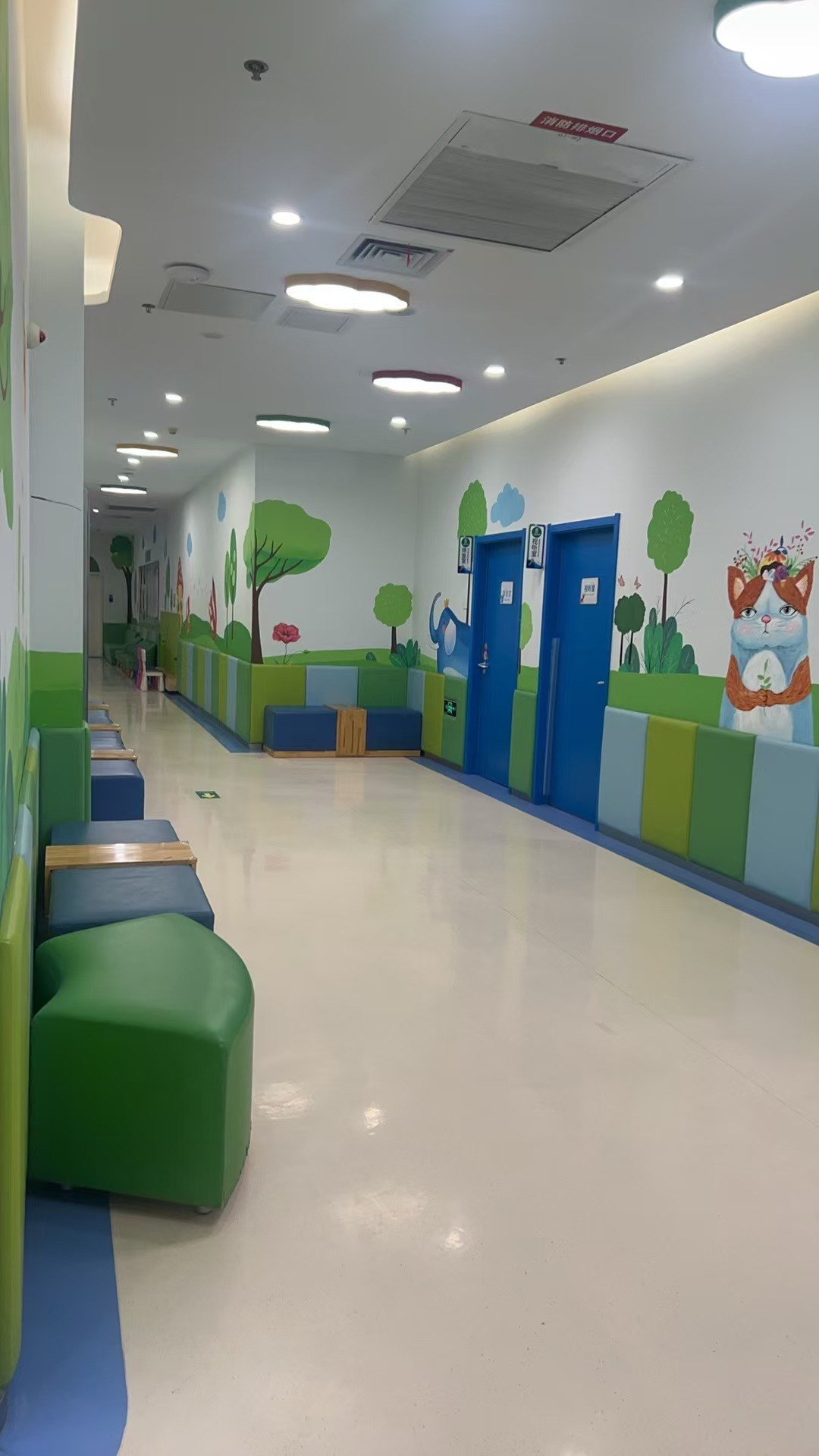 孩子体检去的儿童保健科,这边环境挺好的