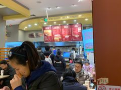 等位区-The Habit Burger Grill 哈比特汉堡(爱琴海店)