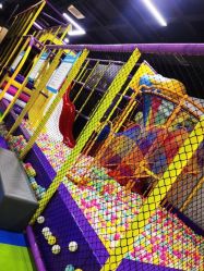 -蹦贝运动中心·蹦床·攀岩·闯关(龙岗店)