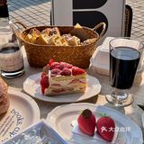 总要为了这口草莓下午茶去一次西安吧🍰