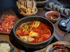 酸汤鱼-毛辣果·酸