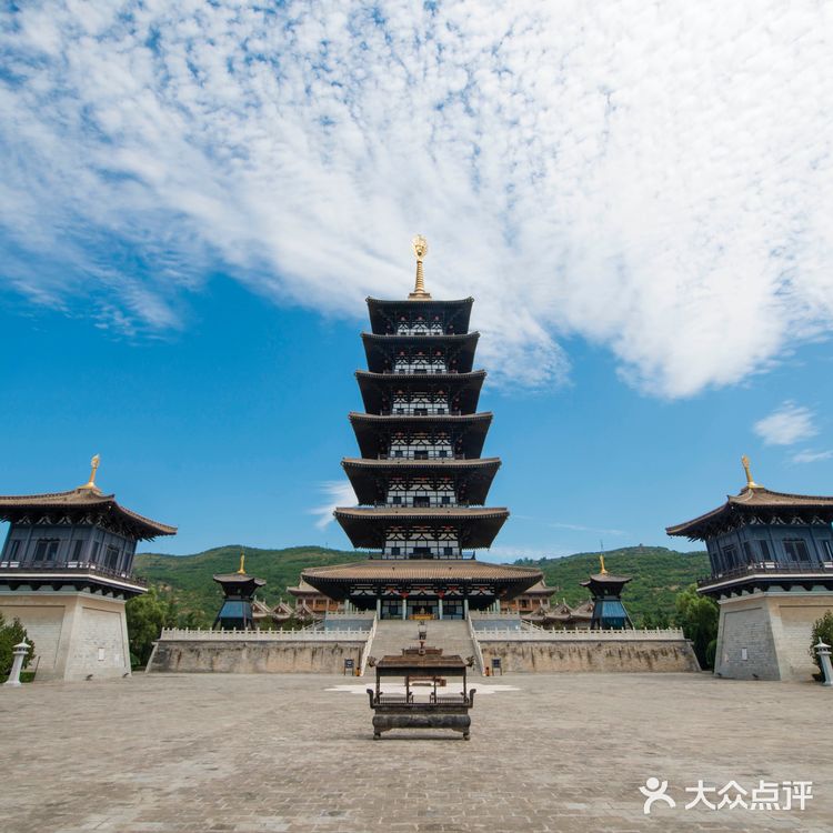 来到这里，能瞻拜到佛祖舍利，真是无上的荣幸