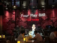 -FOUR PLAY BAR