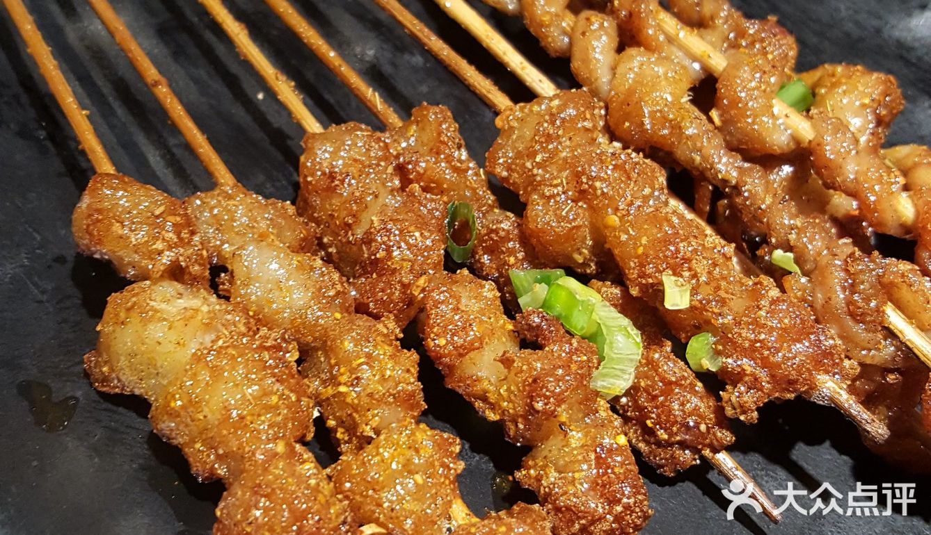 满满的幸福烫串就是简易版火锅，但是吃起来方便