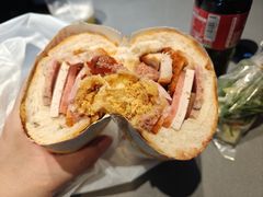 -Bánh Mì Huynh Hoa